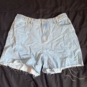 Mom jean shorts light wash size 0xl